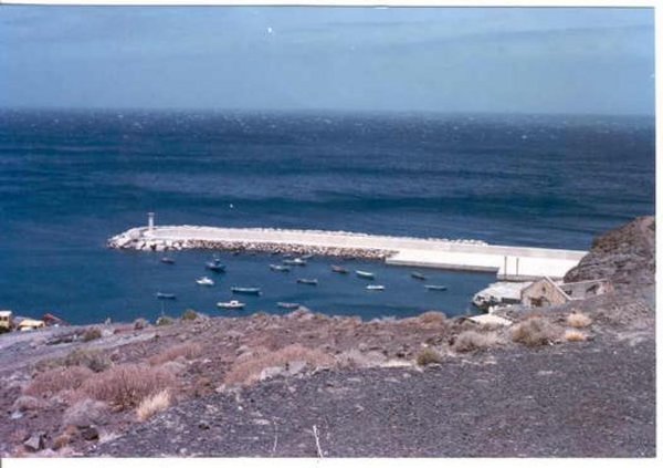 Finalización muelle de la Aldea escollera de proteción con bloques artificiales