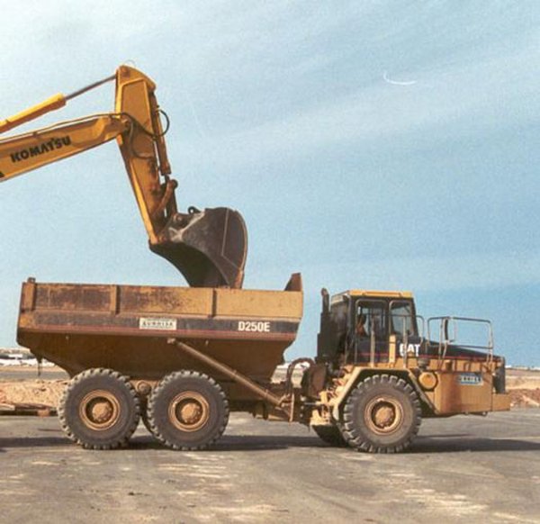 CAMION DUMPER ARTICULADO CATERPILLAR D 250 E