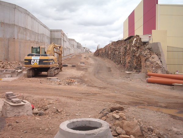 Excavación en tramos de viales de urbanizaciones a partir red de saneamiento y drenaje